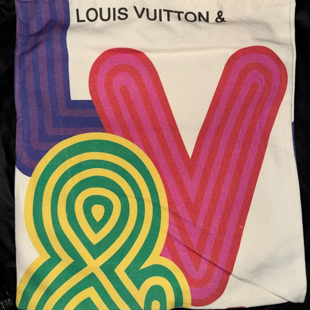 Louis Vuitton & Shenzhen Exhibition City Guide limited edition canvas tote - Picture 2 of 7